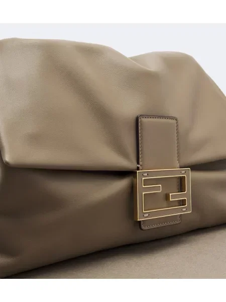 Geantă tip baghetă Fendi din piele maro