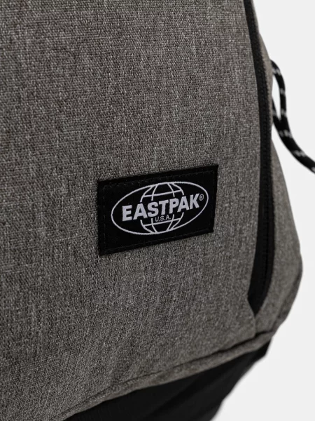 Большой рюкзак Eastpak с аппликацией серый