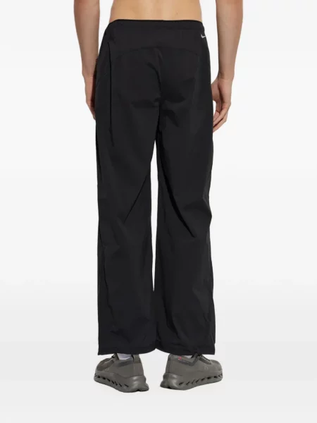 Pantaloni Nike de drumeție negru