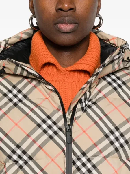 Geacă Burberry în carouri