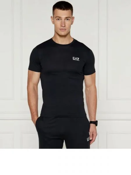 Tricou