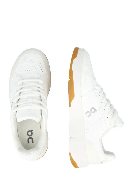 Sneakerși On alb