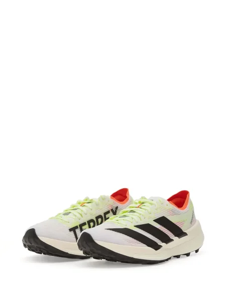 Pălărie Adidas cu dungi cu platformă din jerseu alb
