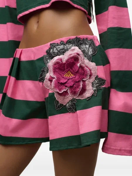 Pantaloni scurți Area cu model floral roz