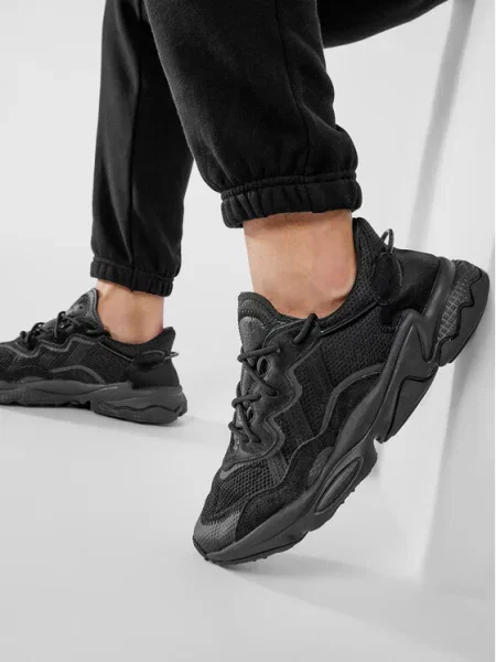 Adidas Laisvalaikio batai Ozweego juoda