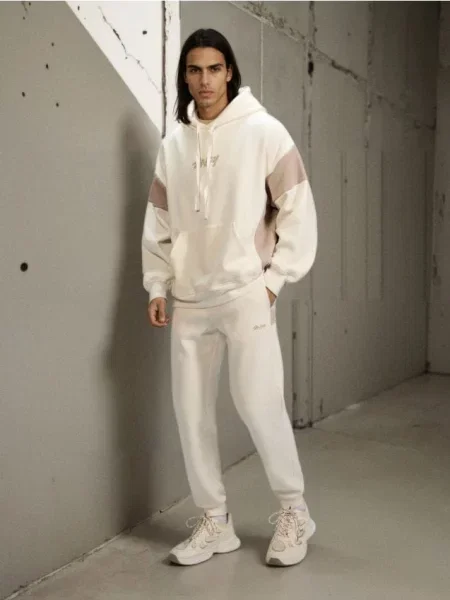 Sinsay Spodnie dresowe jogger kremowy