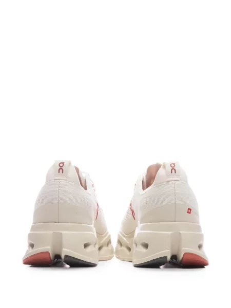 Sneakerși On