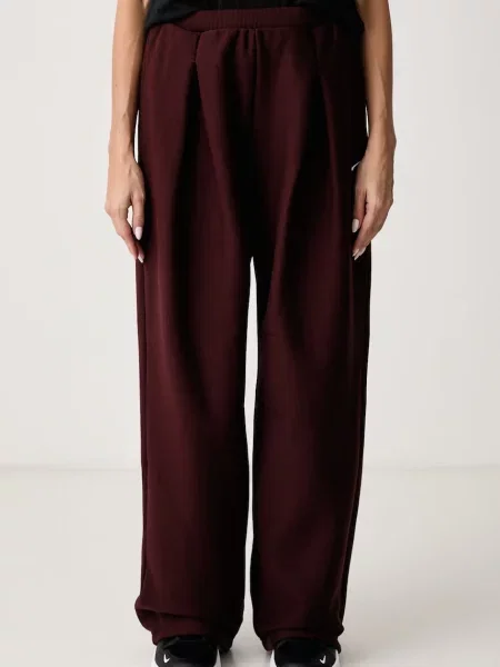 Nike Sportswear pantaloni de trening pentru femei cu Studio Fleece maro