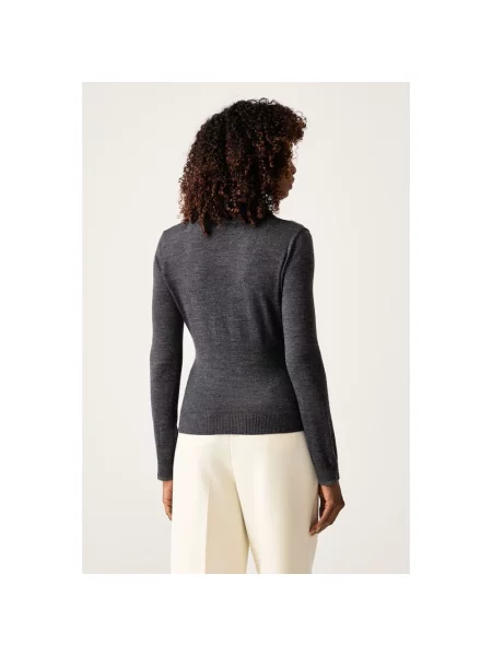Dzianinowy sweter Guess z dekoltem w serek szary