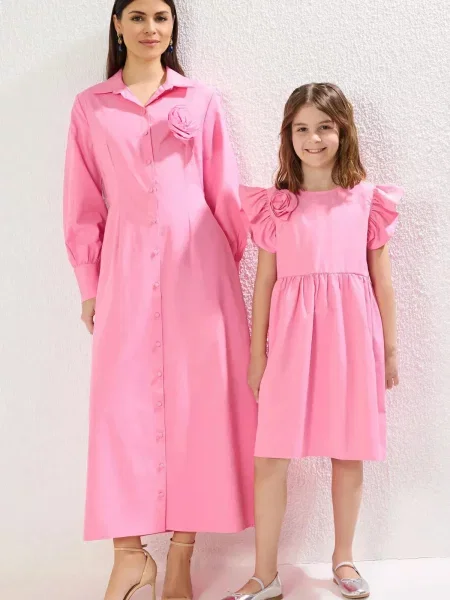 Rochie tip cămașă Trendyol cu model floral roz