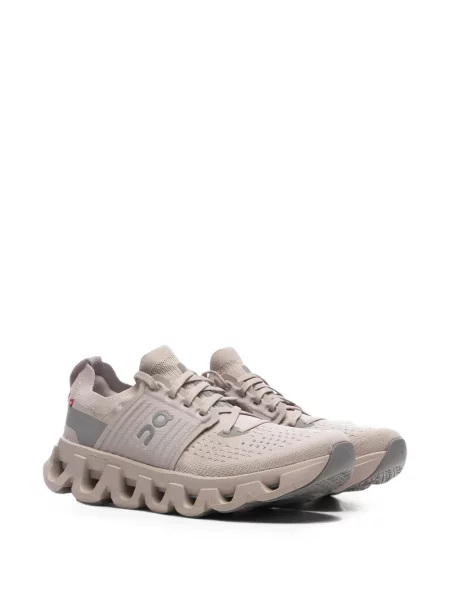 Sneakerși On
