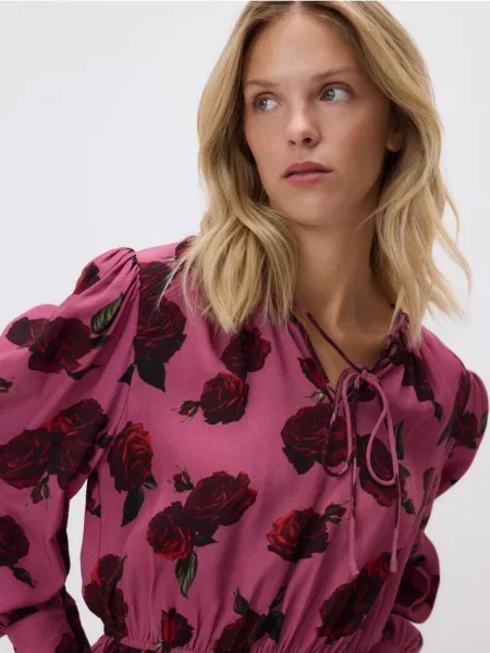 Reserved Блузка з трояндами пильно-рожевий рожева