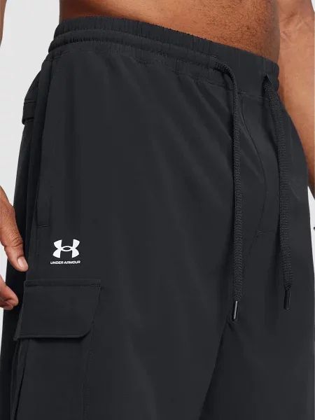 Короткие шорты карго Under Armour черные