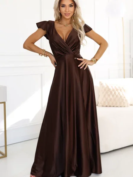 Satynowa długa sukienka maxi Numoco z kryształkami brązowa