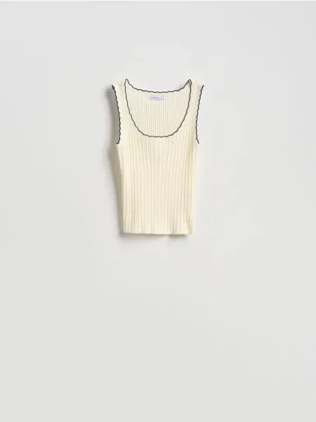 Reserved Top din tricot striat cu adaos de nude