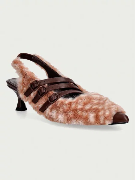 Koi Footwear salonarji z nizko Doelle Faux Deer Fur Kitten Heels rjava
