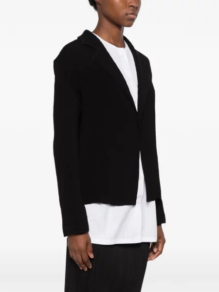 Яке Issey Miyake с ревер черно