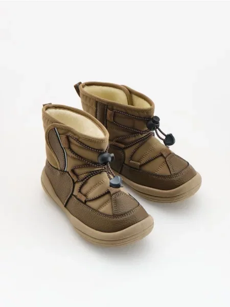 Reserved Ghete barefoot cafeniu