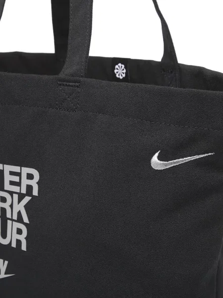 Pantaloni scurți Nike cu șireturi din dantelă cu model camuflaj roz