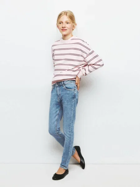 Dżinsy skinny z ćwiekami średni Dzieci 8 MANGO KIDS niebieski