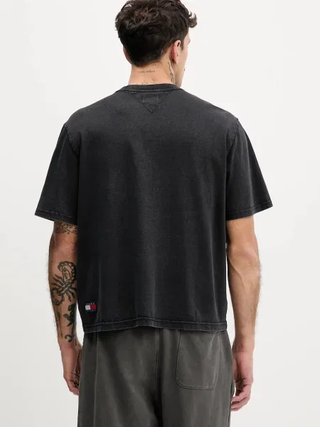 Tričko Tommy Jeans s aplikací černá
