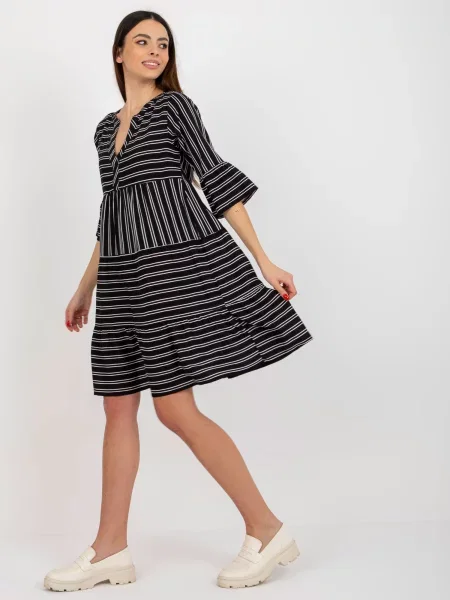 Rochie Fashionhunters cu decolteu în V de costum negru