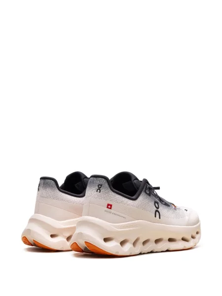 Маратонки On бежово