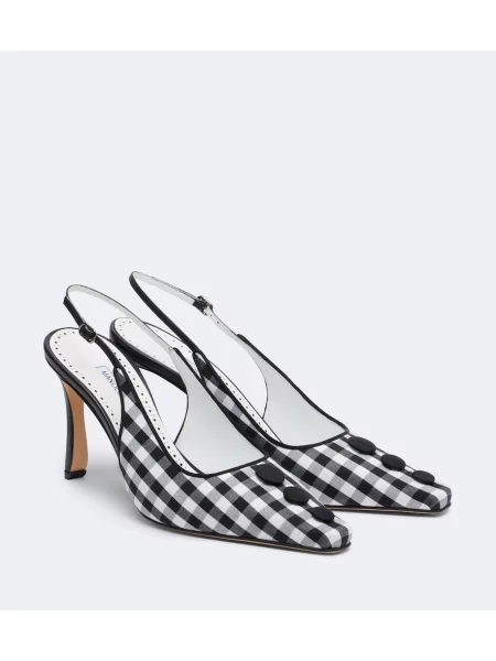 Pantofi cu toc Manolo Blahnik în carouri slingback negru