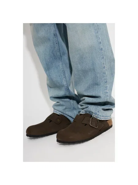 Klapki Birkenstock zamszowe na sprzączkę brązowe
