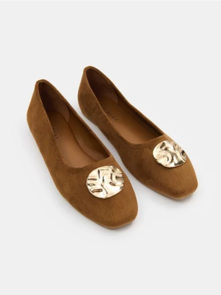 Замшеві балетки з декоративною золотою пряжкою коричневий