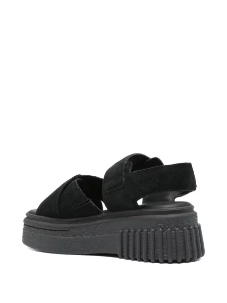 Сандали Clarks на платформе с катарама черно