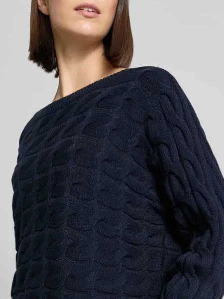 Sweter z dzianiny o kroju relaxed fit z mieszanki bawełny ze ściegiem warkoczowym Oui granatowy