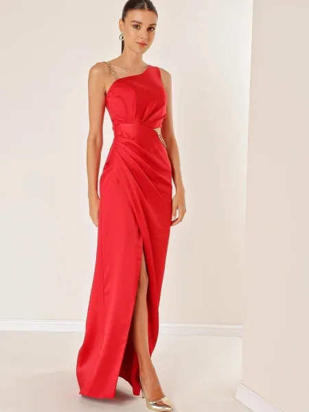 Satynowa sukienka wieczorowa By Saygı z głębokim dekoltem na jednym ramieniu czerwona