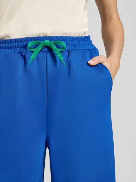 Spodnie dresowe z szeroką nogawką i elastycznym model Liam' Lollys Laundry niebieskie