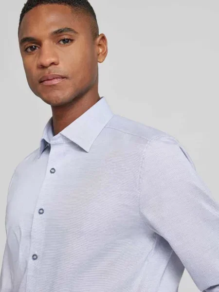 Koszula biznesowa o kroju slim fit z mieszanki bawełny z kołnierzykiem typu kent Olymp Level 5 granatowa