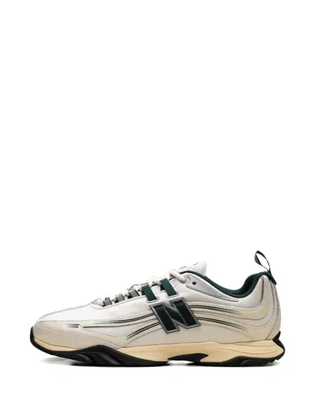 Sneakerși New Balance din piele de căprioară alb