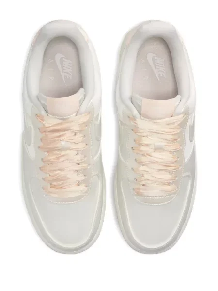 Semišové tenisky Nike Air Force 1 bílé
