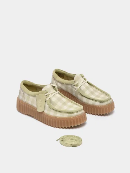 Замшевые ботинки Clarks бежевые