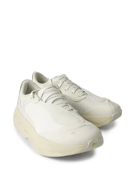 Sneakerși On alb