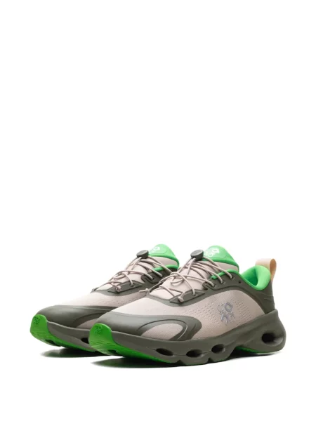 Sneakerși On
