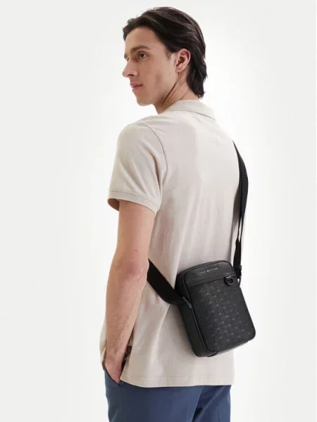 Tommy Hilfiger Torbica za okrog pasu Th Modern Mini Reporter črna