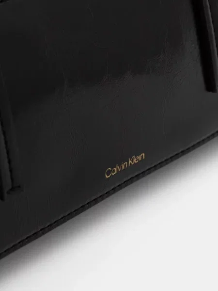 Calvin Klein Válltáska fekete