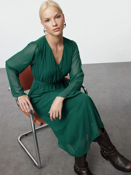 Sukienka maxi Trendyol szyfonowa dwurzędowa garniturowa zielona