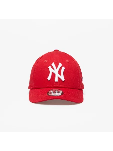 Шапка с козирки New Era червено
