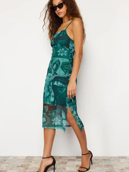 Dzianinowa sukienka midi Trendyol na ramiączkach zielona