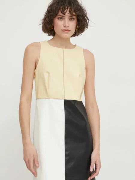 Рокля Sisley къса с кройка по тялото