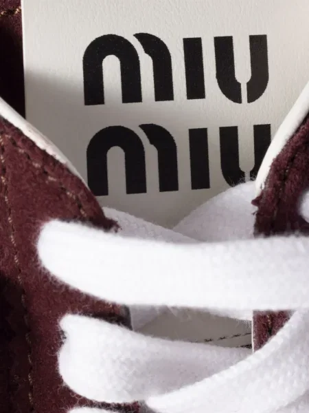 Sneakerși Miu Miu din piele de căprioară roșu