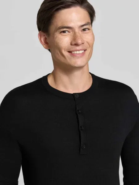 Sweter z dzianiny z kołnierzem henley Drykorn czarny