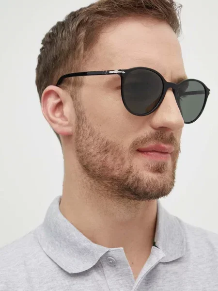 Солнцезащитные очки Persol черные