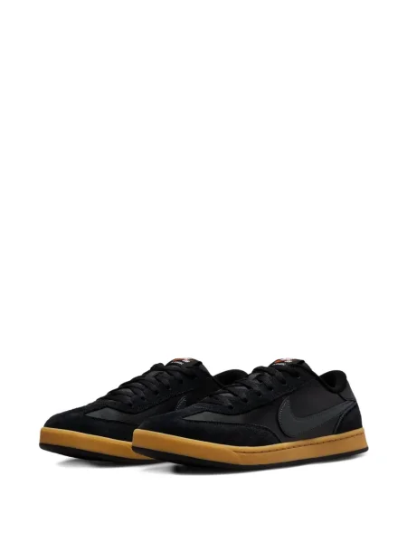 Sneakerși Nike Blazer cu platformă alb